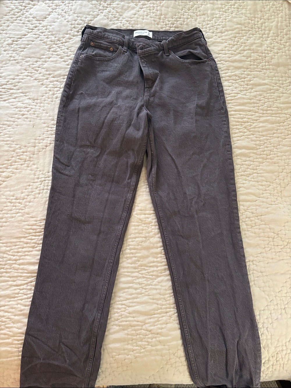 Abercrombie & Fitch Womenβs Brown 90s straight mid rise 30L